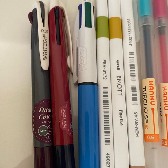 Random pen bundle - Picture 2 of 3